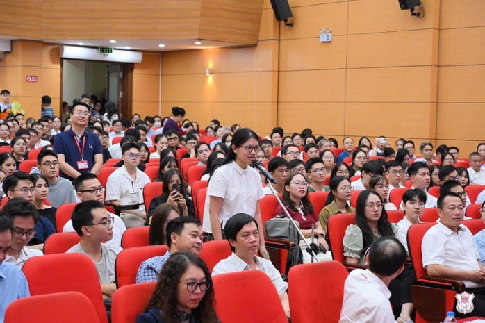 Màn gọi tên chọn ngành bác sĩ nội trú gây bão mạng xã hội tại Trường Đại học Y Hà Nội - Ảnh 1.