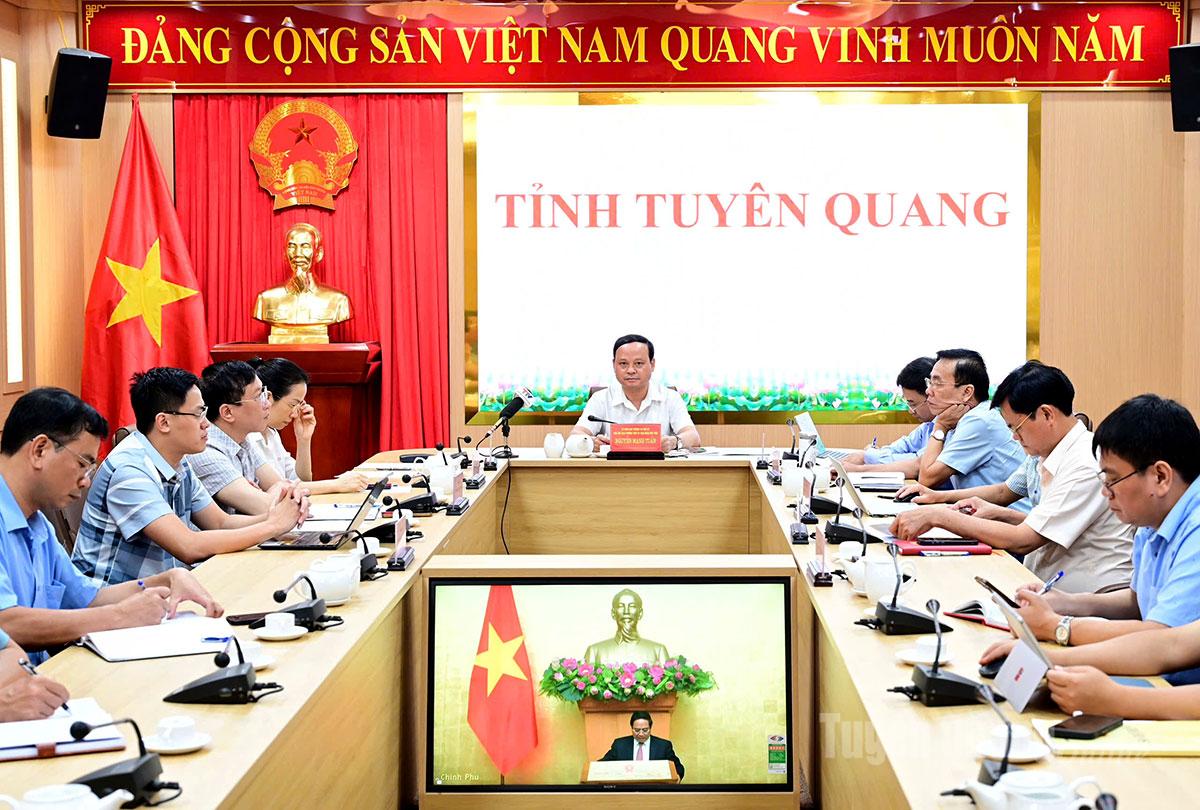 សមមិត្ត Nguyen Manh Tuan សមាជិកគណៈកម្មាធិការអចិន្ត្រៃយ៍បក្សខេត្ត អនុប្រធានអចិន្ត្រៃយ៍គណៈកម្មាធិការប្រជាជនខេត្តបានអញ្ជើញជាអធិបតីនៅស្ពានខេត្ត។