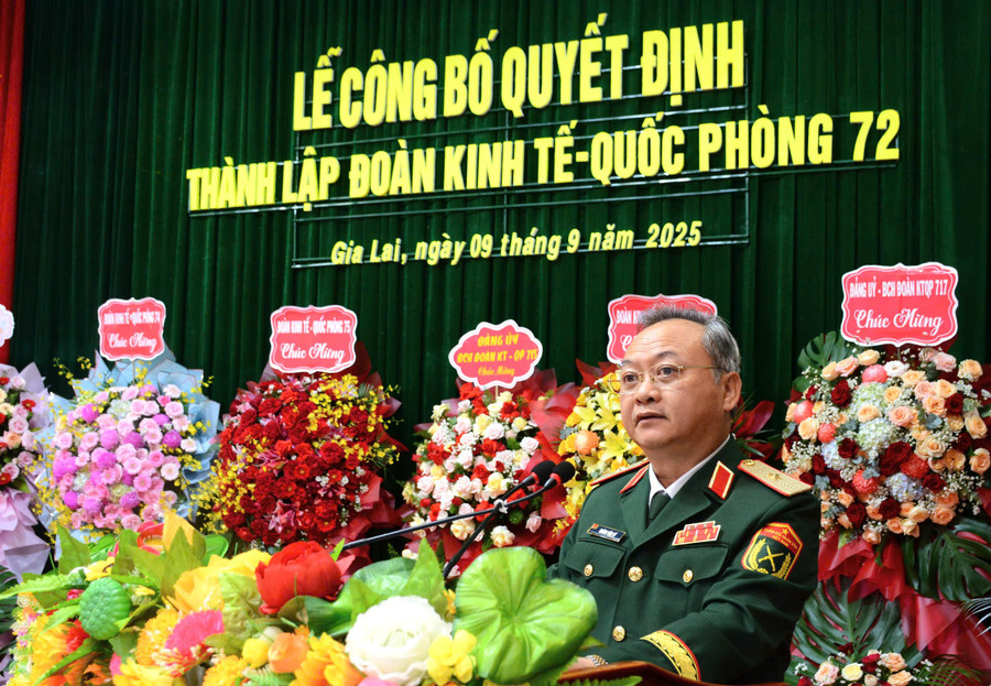 1-thieu-tuong-hoang-van-sy-tu-lenh-binh-doan-15-phat-bieu-chi-dao-tai-le-cong-bo-quyet-dinh-doan-kt-qp-72.jpg