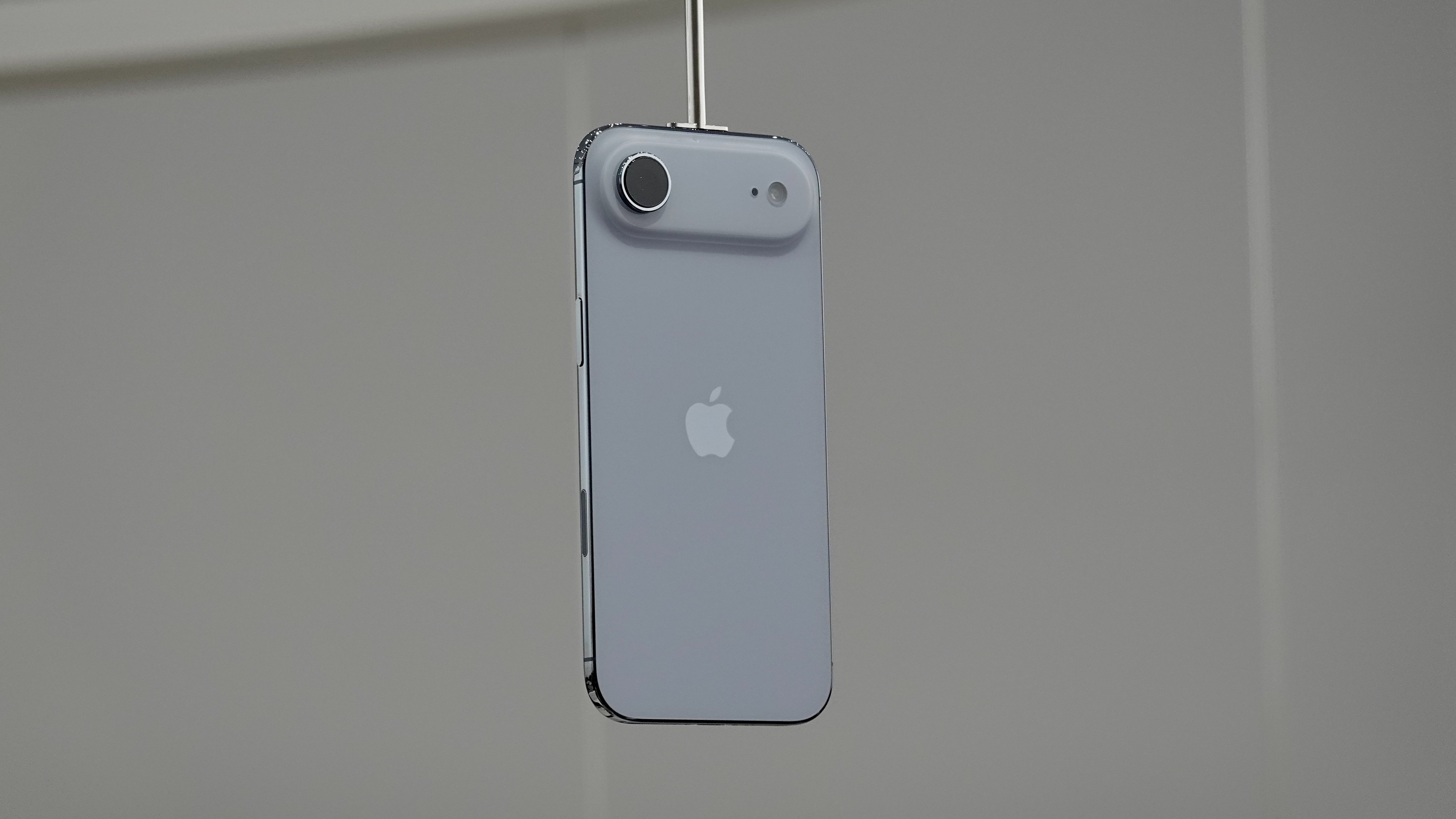 iPhone 17 Air,  iPhone Air ra mat,  tren tay iPhone Air,  hinh anh iPhone Air anh 2