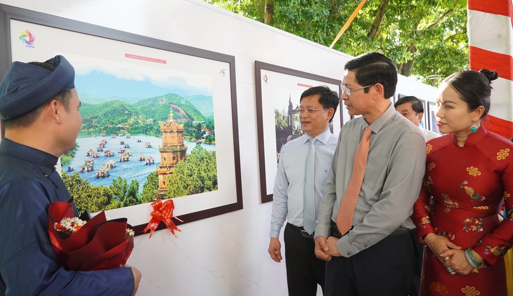 Award ceremony and opening of the exhibition 