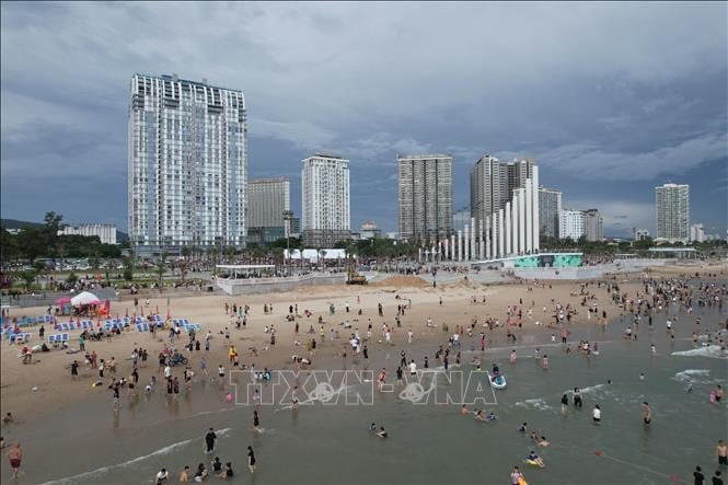 Du khách tập trung đông ở khu vực Bãi sau, Thành phố Hồ Chí Minh.