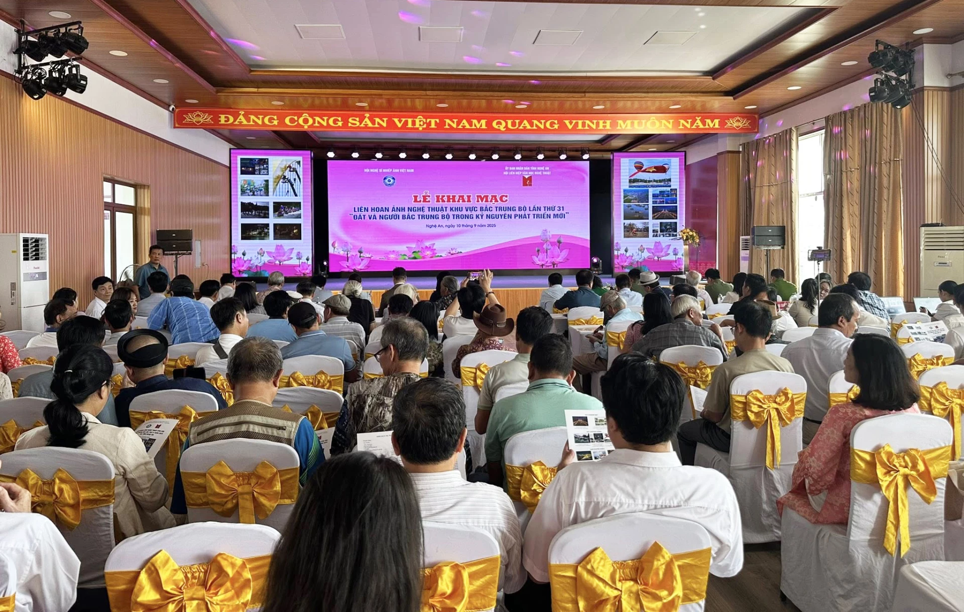 ទិដ្ឋភាពនៃពិធីបើកការតាំងពិព័រណ៍។