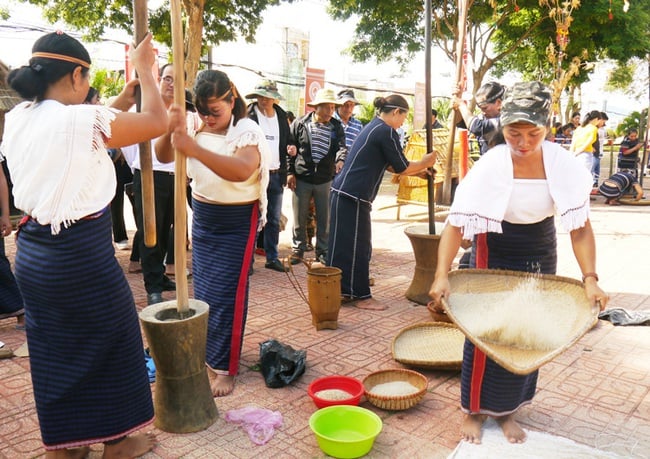 Lâm Đồng tiếp tục triển khai hiệu quả các nhiệm vụ của Phong trào “Toàn dân đoàn kết xây dựng đời sống văn hóa”  - Ảnh 1.