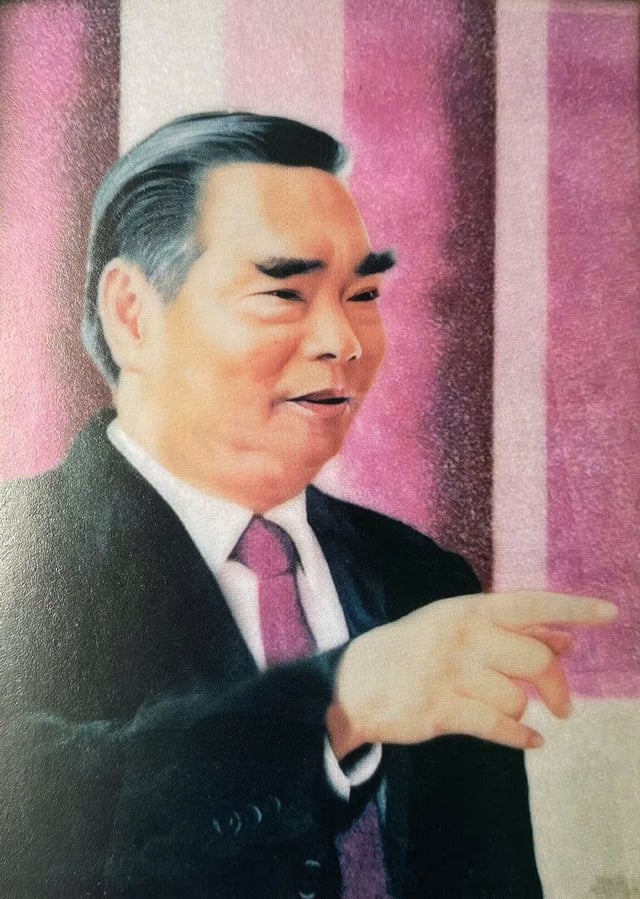 레홍아인 장군의 전신 사진 - 사진 2.