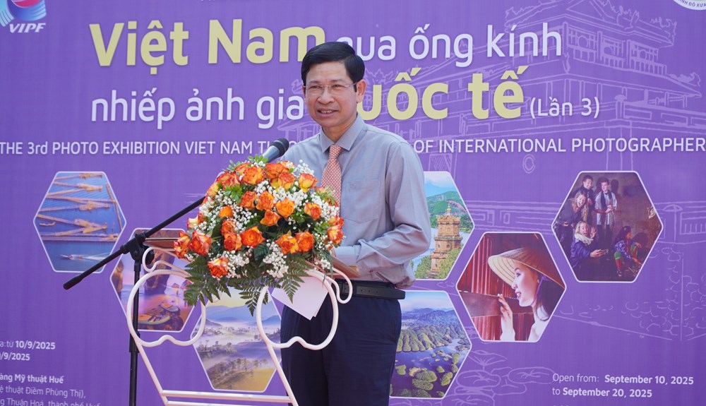 Award ceremony and opening of the exhibition 