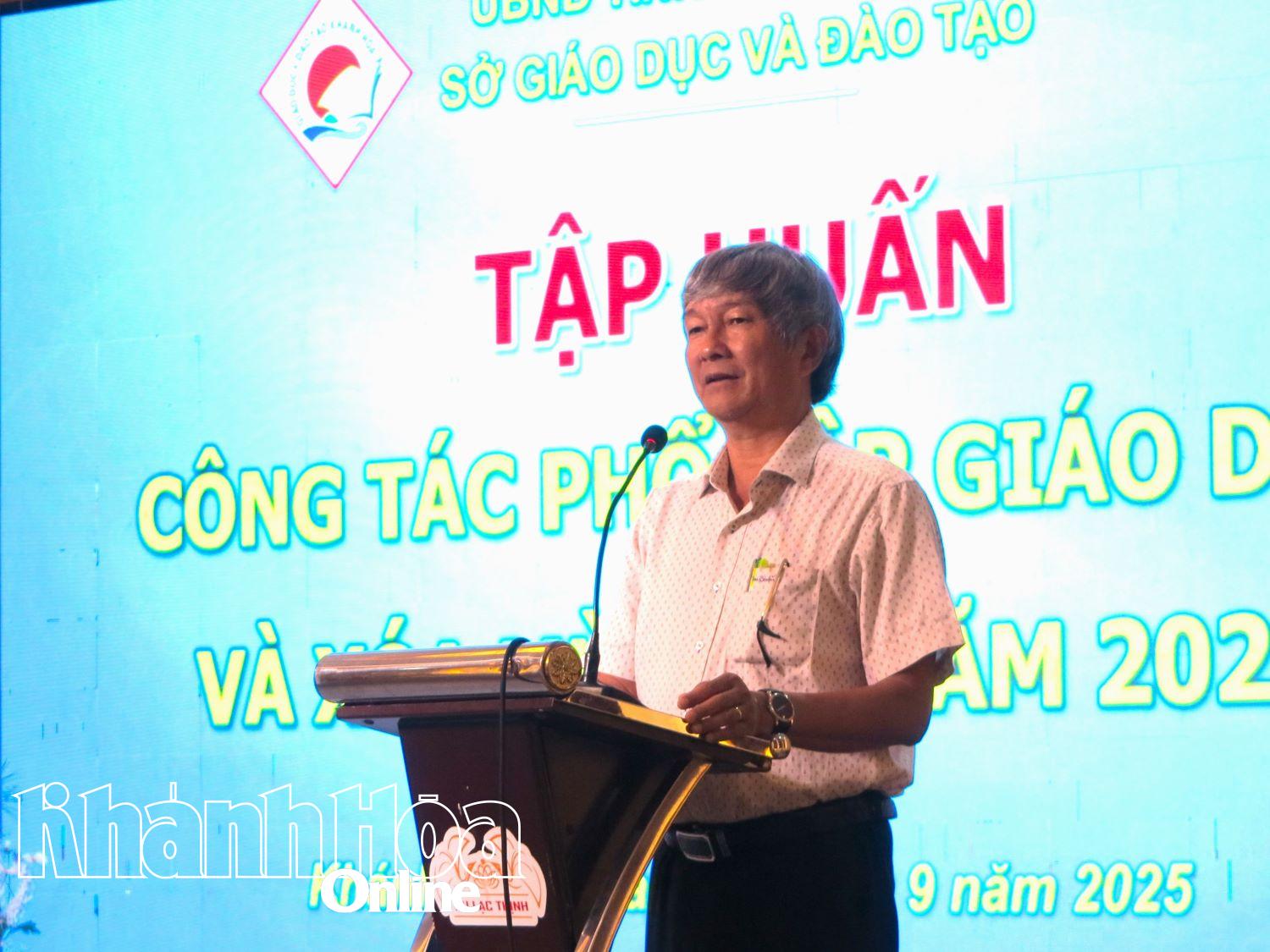 Ông Lê Đình Thuần - Phó Giám đốc Sở Giáo dục và Đào tạo phát biểu tại chương trình. 
