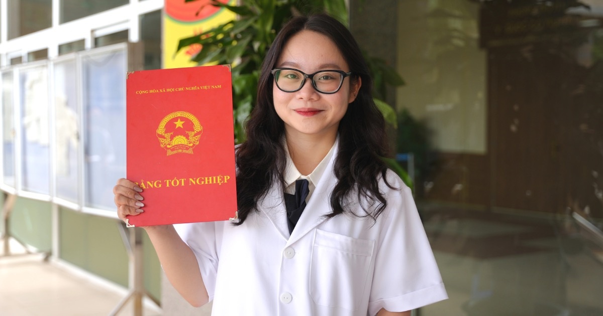 Gen Z vượt qua 160 câu hỏi trong 4 tiếng, giành học bổng bác sĩ nội trú