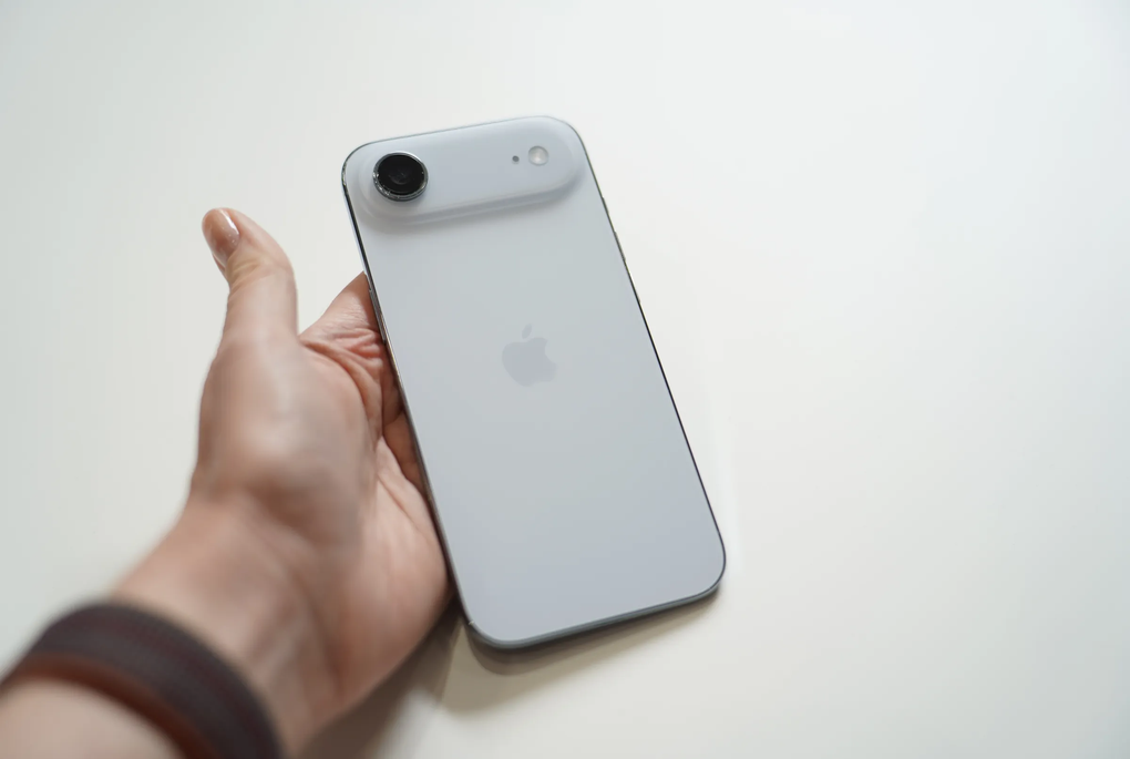 ចាប់ដៃជាមួយ iPhone Air ស្តើងខ្លាំង និង iPhone 17 Pro - 3 ដែលទើបនឹងរចនាថ្មី។