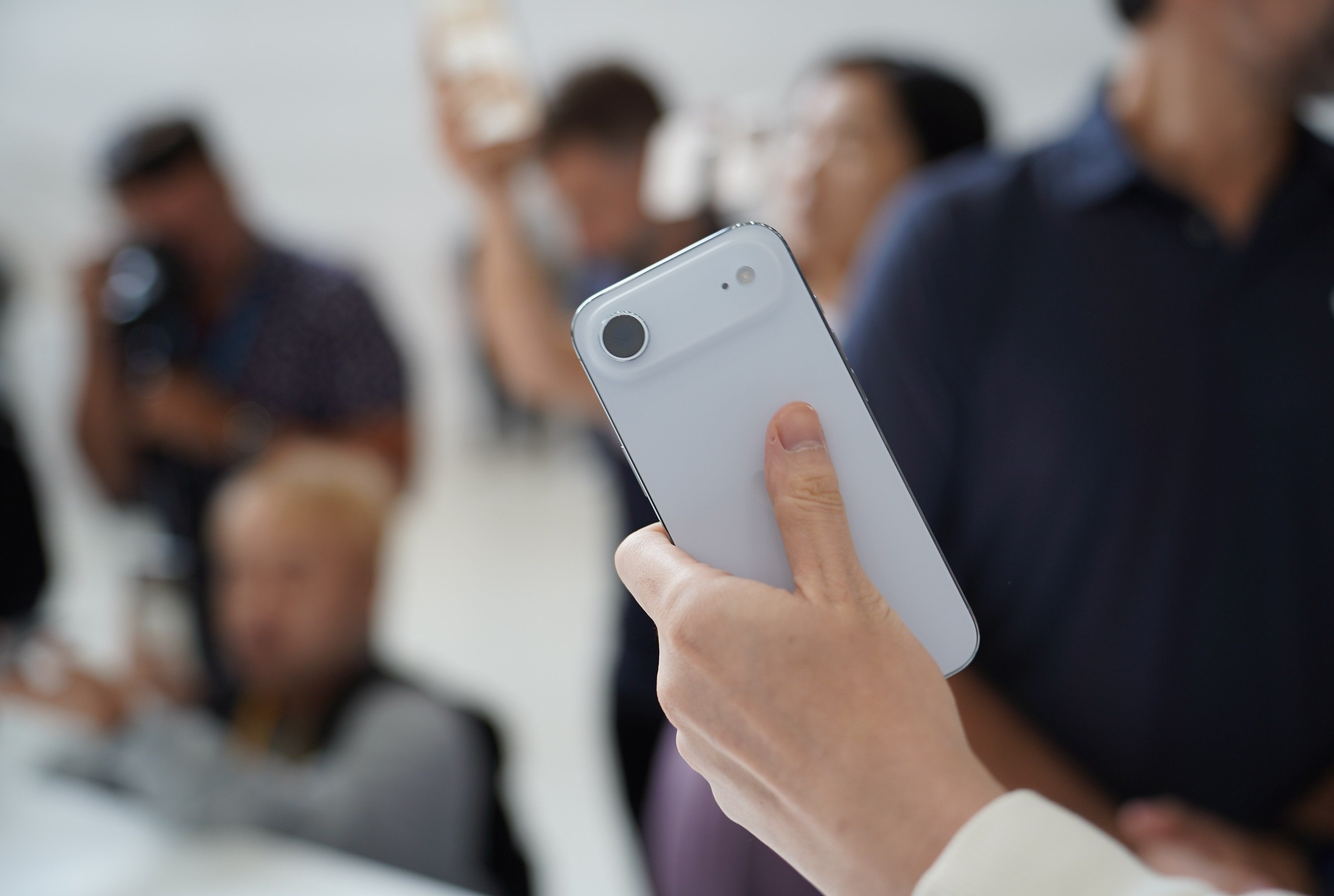 iPhone 17 Air,  iPhone Air ra mat,  tren tay iPhone Air,  hinh anh iPhone Air anh 4