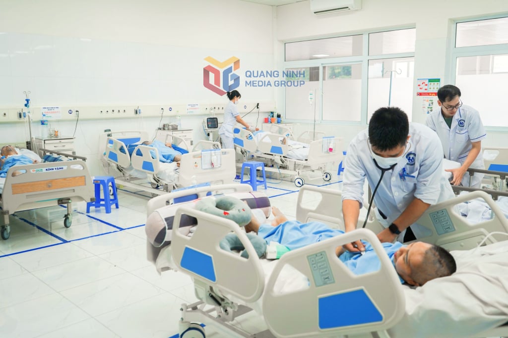 Rumah Sakit Geriatri dan Rehabilitasi Provinsi telah berinvestasi dalam banyak peralatan modern, membantu pasien merasa aman selama perawatan.