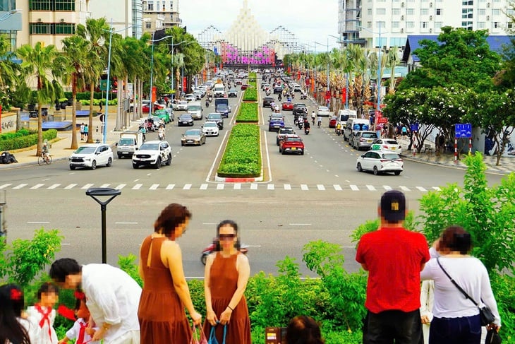 Phường Vũng Tàu chấn chỉnh cảnh quan đô thị, lập bãi giữ xe tạm khu vực Bãi Sau - Ảnh 1.
