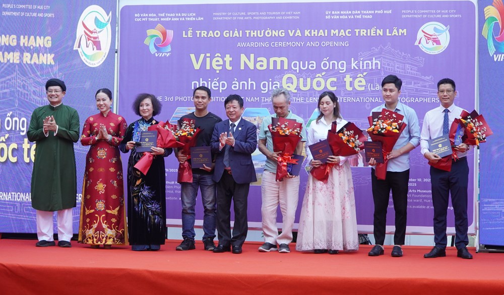 Award ceremony and opening of the exhibition 
