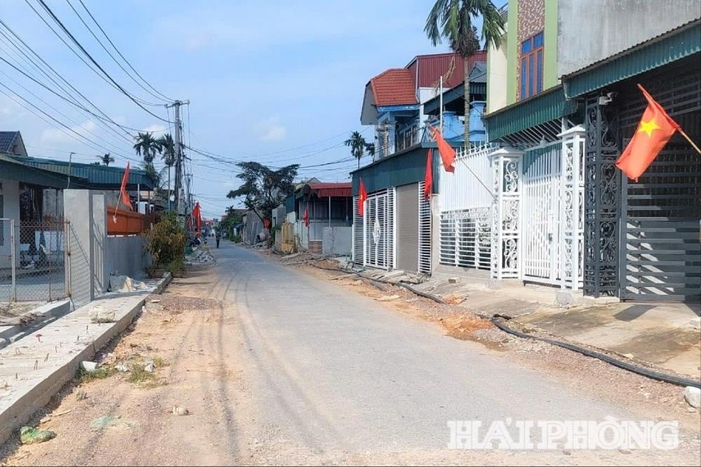 ヴィンホア村の新しい農村道路の建設が遅れており、地元住民の日常生活や移動に影響が出ている。