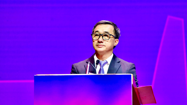gsts-tran-van-thuan-thu-truong-bo-y-te-viet-nam-phat-bieu-khai-mac.jpg