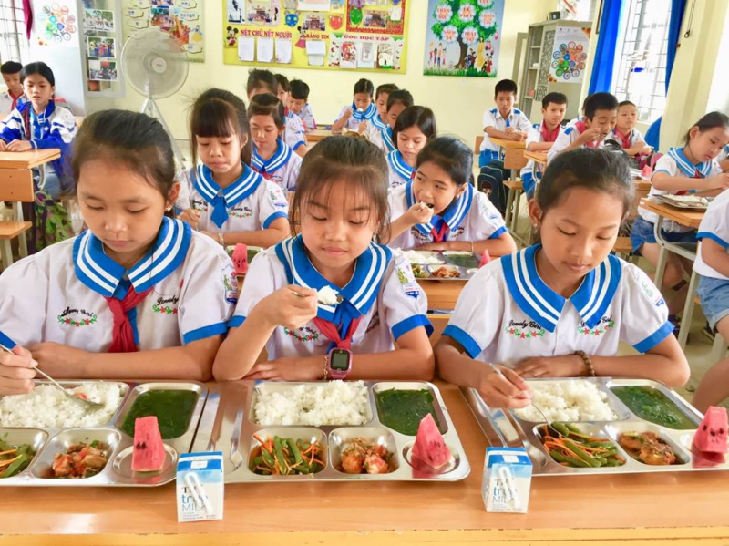 វីរៈបុរសពលករ ថៃ ហួង៖ «អាហារូបត្ថម្ភរបស់សាលាត្រូវតែចាត់ទុកជាហេដ្ឋារចនាសម្ព័ន្ធទន់របស់ជាតិ» -0