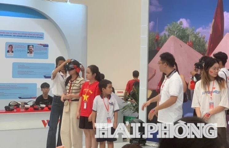Visitors experience VOV space