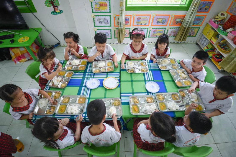 វីរៈបុរសពលករ ថៃ ហួង៖ «អាហារូបត្ថម្ភរបស់សាលាត្រូវតែចាត់ទុកជាហេដ្ឋារចនាសម្ព័ន្ធទន់របស់ជាតិ» -0