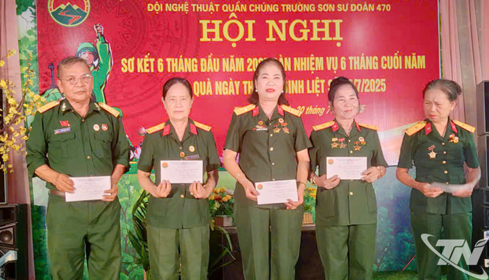 សមាគមប្រពៃណីផ្លូវលំ Truong Son - Ho Chi Minh ខេត្ត Thai Nguyen ផ្តល់រង្វាន់ដល់សមាជិកឆ្នើម