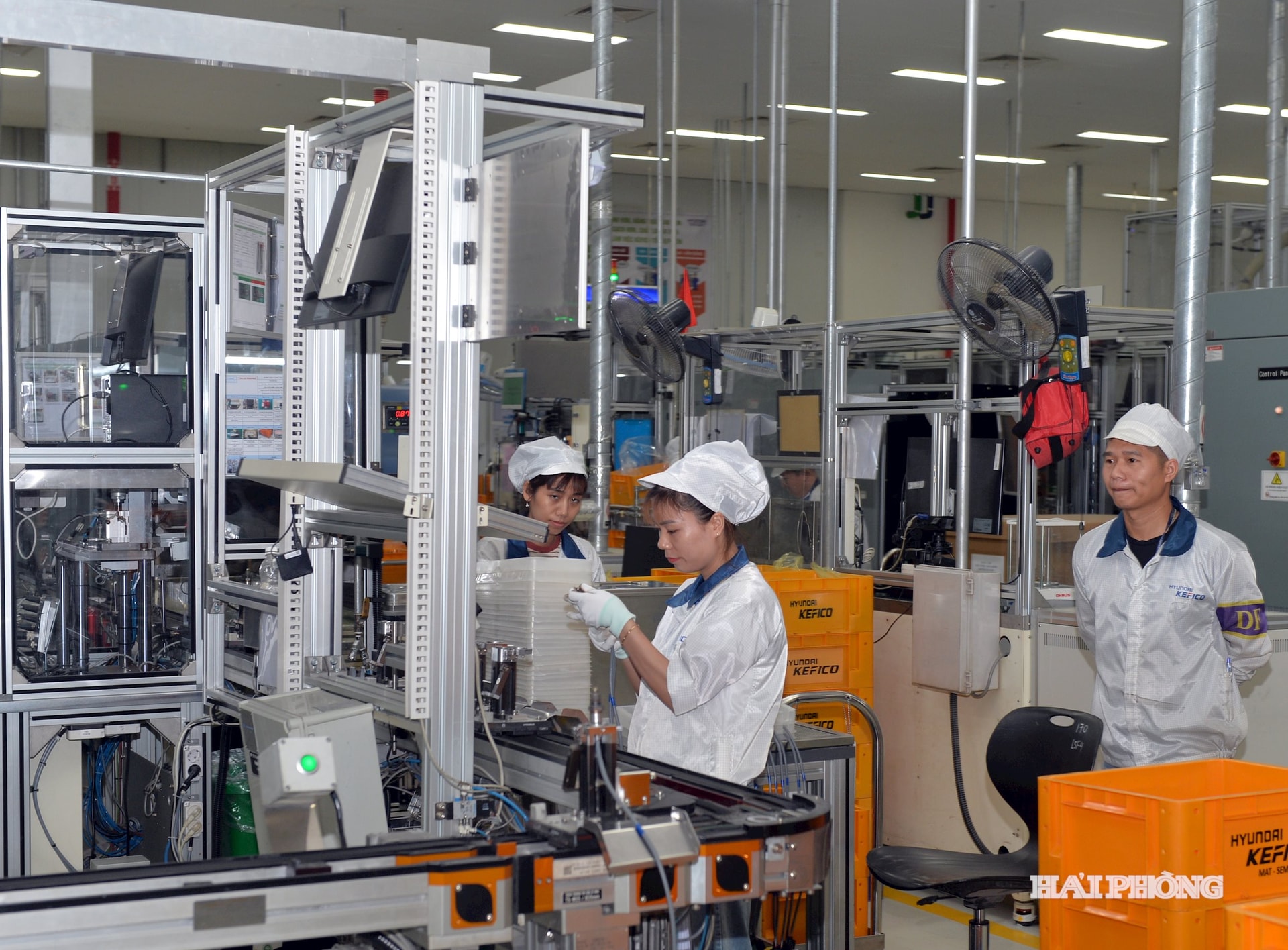 កម្មកររបស់ក្រុមហ៊ុន Hyundai Kafico Vietnam Co., Ltd. នៅលើខ្សែសង្វាក់ផលិតកម្ម
