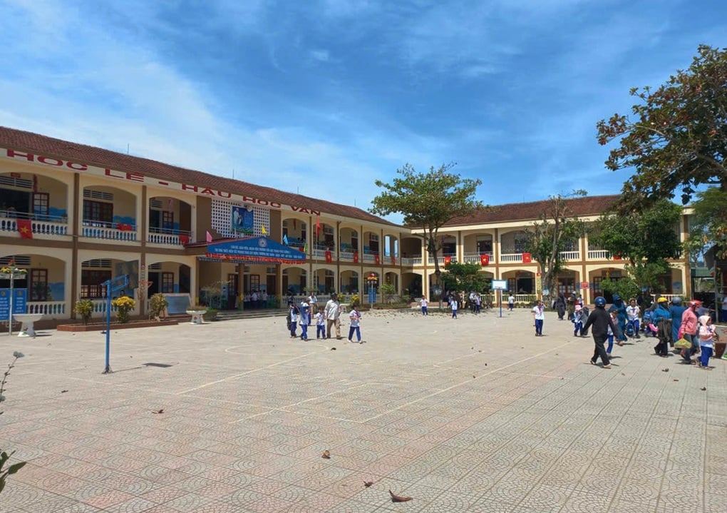 Lo con bị tai nạn khi đi học, gần 100 phụ huynh chưa cho con tới trường - 3