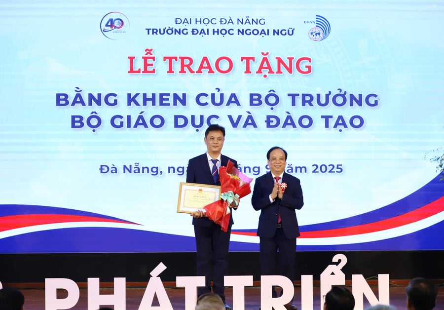 bang-khen-cua-bo-truong-bo-gddt.jpg