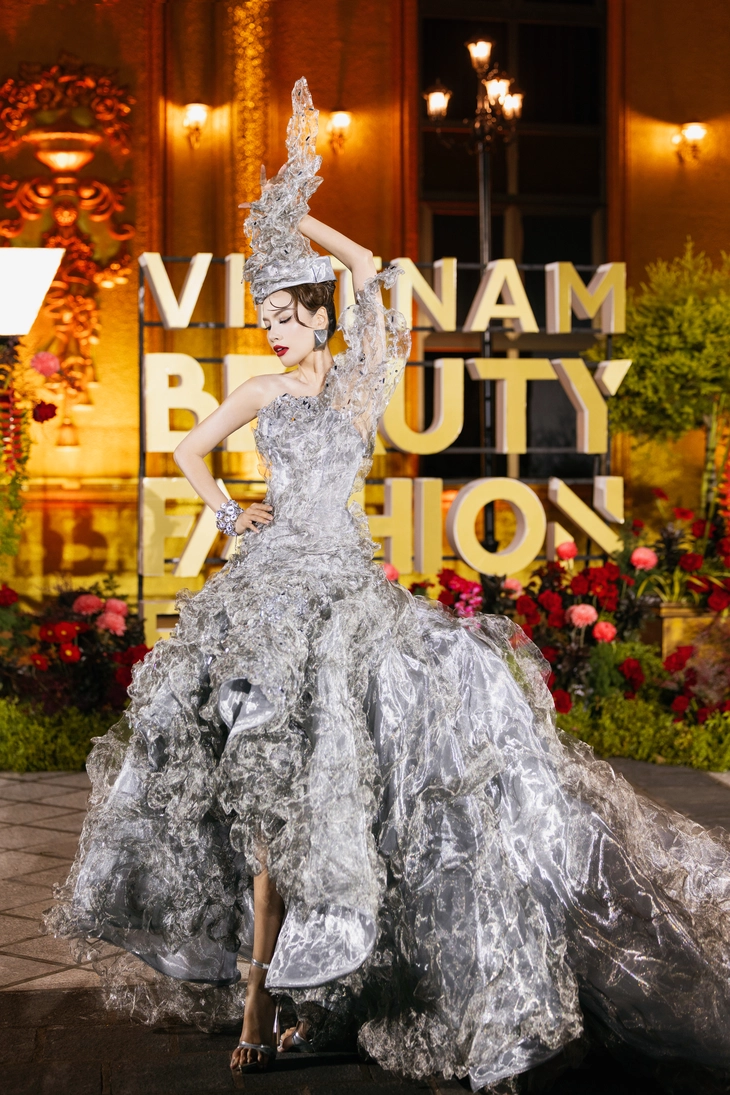 Tuần lễ thời trang Thượng Hải - Ảnh 2.