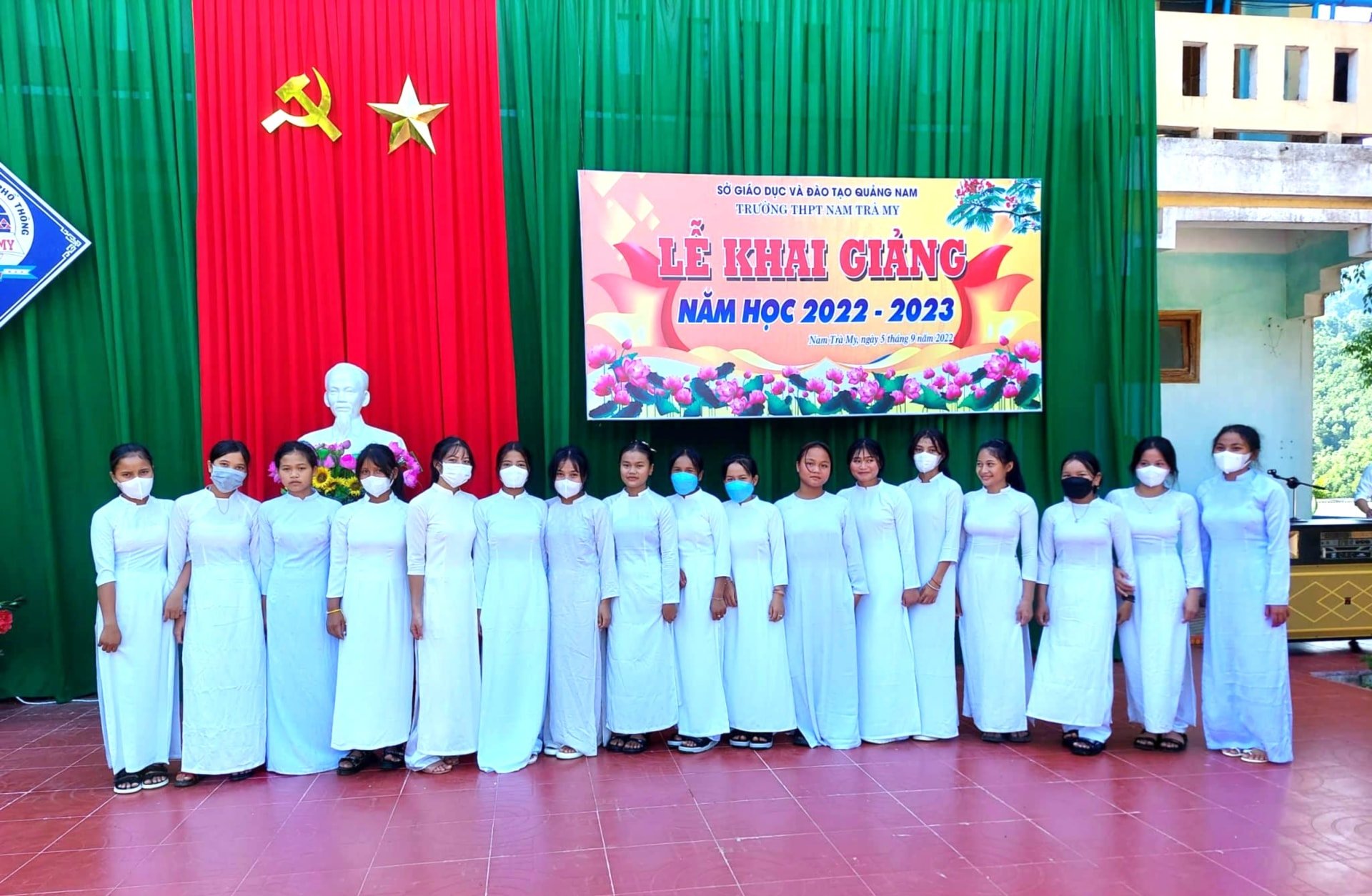 Ao Dai ទី 1 នៃគម្រោងត្រូវបានចែកចាយក្នុងរដូវត្រឡប់ទៅសាលារៀននៃឆ្នាំសិក្សា 2022-2023 ។ រូបថត៖ ផ្តល់ដោយសាលា