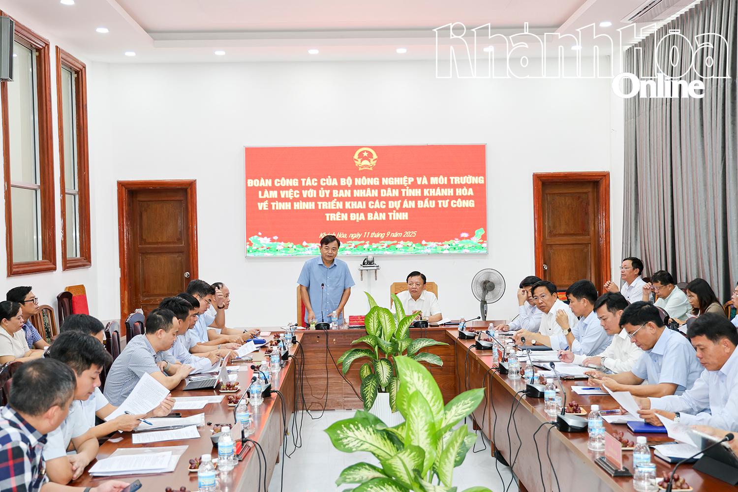 អនុរដ្ឋមន្ត្រីក្រសួងកសិកម្ម និងបរិស្ថាន លោក Nguyen Hoang Hiep ថ្លែងមតិក្នុងជំនួបធ្វើការជាមួយគណៈកម្មាធិការប្រជាជនខេត្ត។