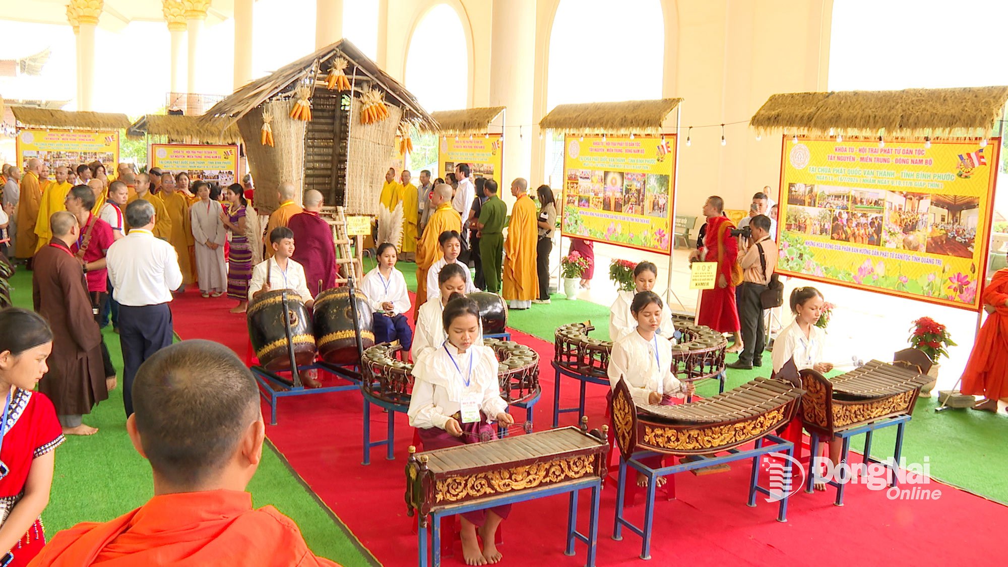 តន្ត្រី Pentatonic បង្កើត​ពណ៌​ពិសេស​នៅ​ក្នុង​ពិធីបុណ្យ​សហគមន៍។ រូបថត៖ ទុយ ហ៊ុយ 
