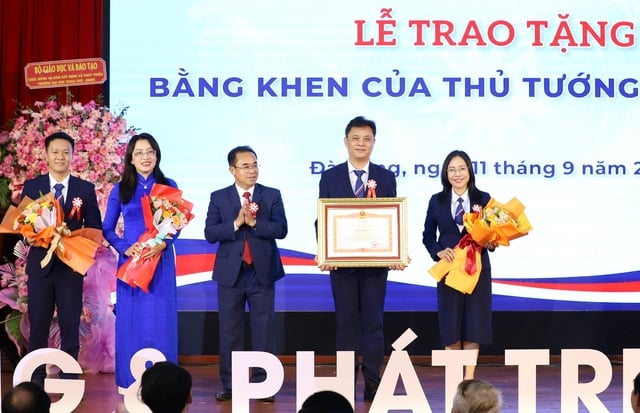 ĐH Ngoại ngữ, ĐH Đà Nẵng nhận Bằng khen của Thủ tướng nhân kỷ niệm 40 năm  - Ảnh 3.