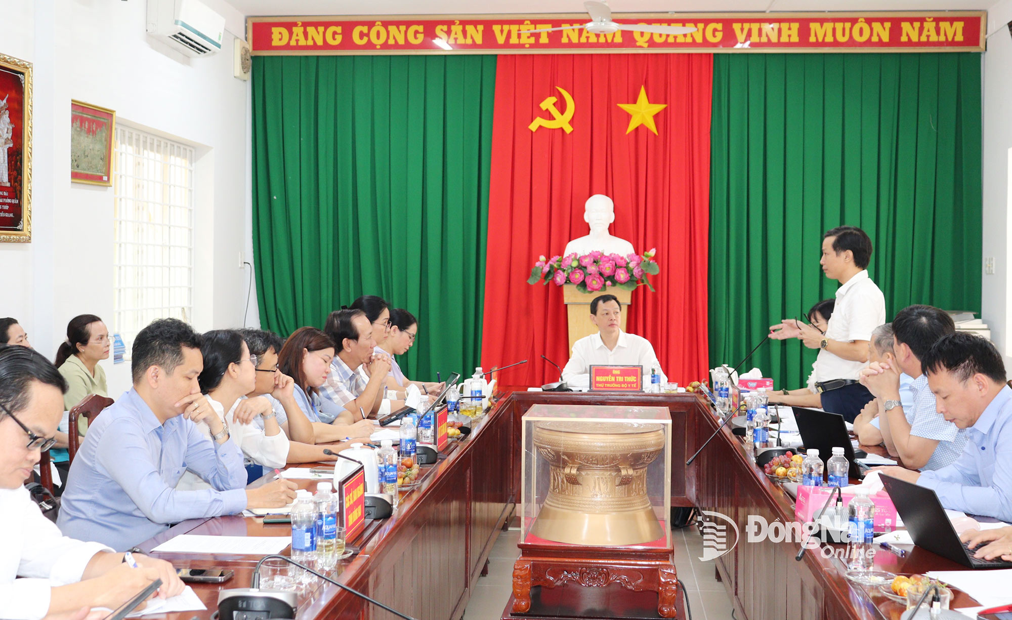 សមាជិក​គណៈប្រតិភូ​ក្រសួង​សុខាភិបាល​បាន​ថ្លែង​ក្នុង​កិច្ច​ប្រជុំ​ការងារ។ រូបថត៖ Thanh Tu
