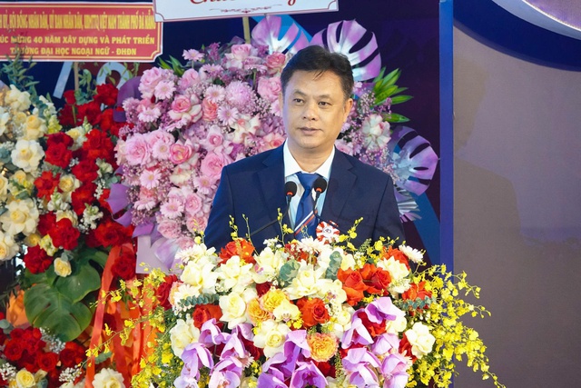 ĐH Ngoại ngữ, ĐH Đà Nẵng nhận Bằng khen của Thủ tướng nhân kỷ niệm 40 năm  - Ảnh 2.