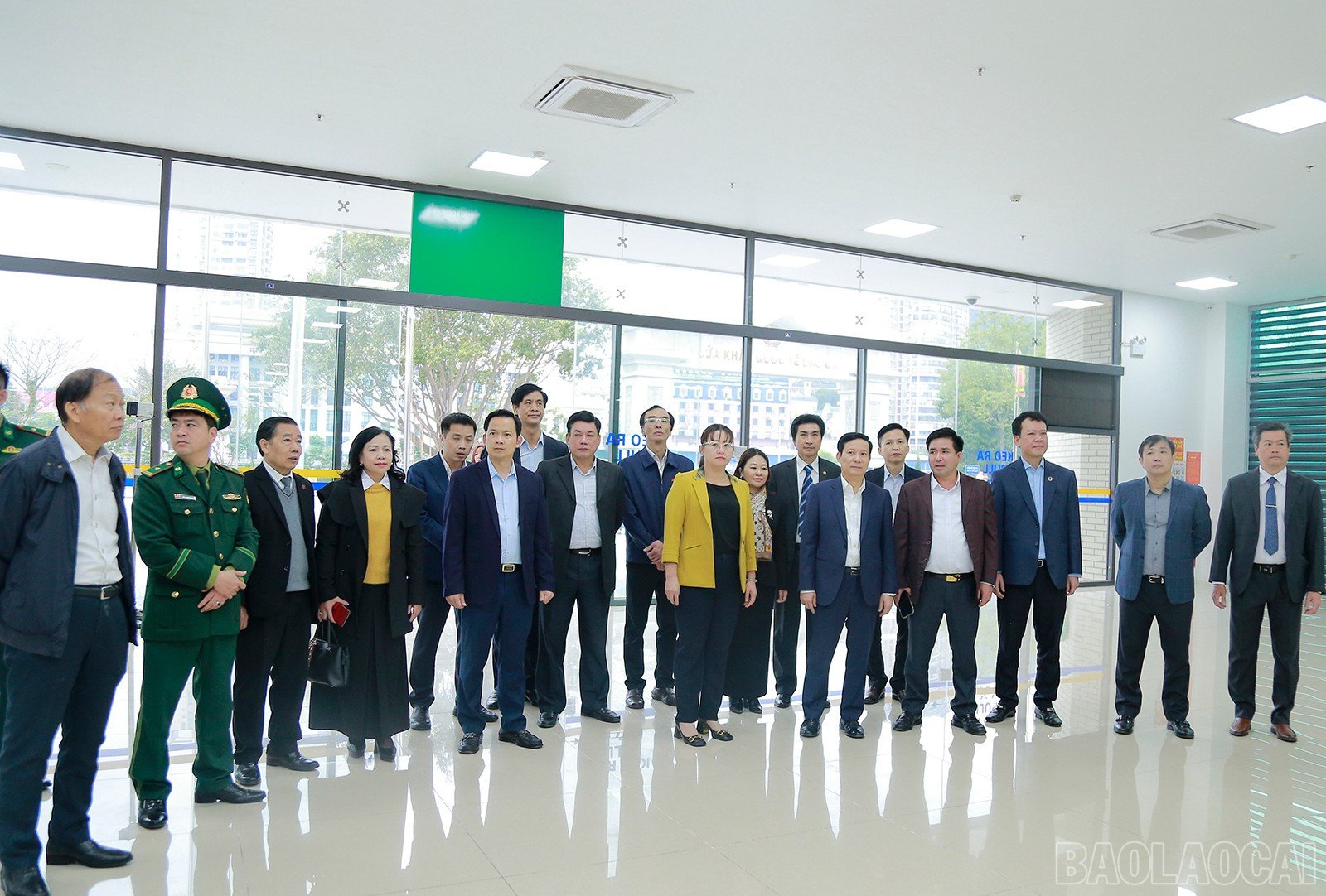 baolaocai-br_lanh-dao-ban-quan-ly-khu-kinh-te-thong-tin-ve-hoat-dong-cua-khu-kinh-te-cua-khau-voi-doan-cong-tac-vcci-1.jpg
