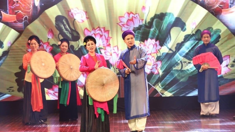 រោងមហោស្រពប្រពៃណីជាតិវៀតណាមមានកម្លាំងពលកម្មច្រើន ដែលជាគុណសម្បត្តិមួយដើម្បីបង្កើតជាស្មុគ្រស្មាញសិល្បៈជាតិដ៏មានឥទ្ធិពល។ (រូបថត៖ VNTT)