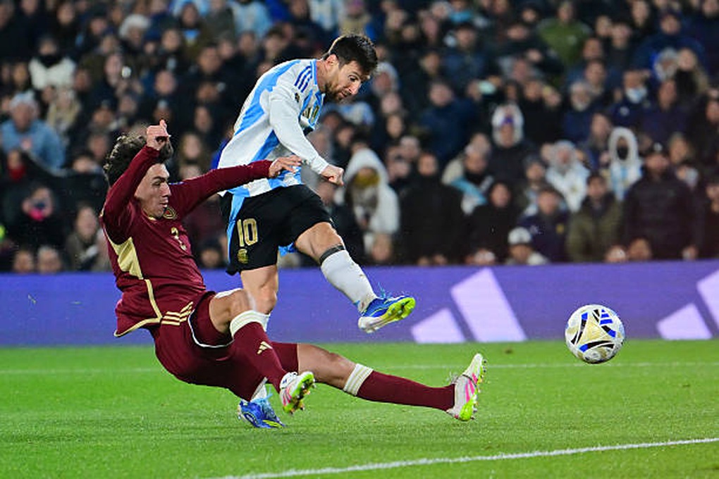 Messi បាន​ផ្តល់​កិត្តិយស​ក្រោយ​បញ្ចប់​ការ​ប្រកួត​ជម្រុះ World Cup 2026 នៅ​អាមេរិក​ខាង​ត្បូង - ១