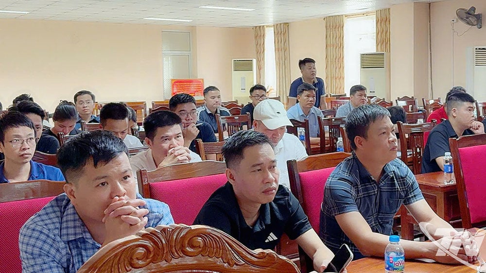 គណៈប្រតិភូចូលរួមក្នុងការផ្លាស់ប្តូរ និងការសន្ទនា។
