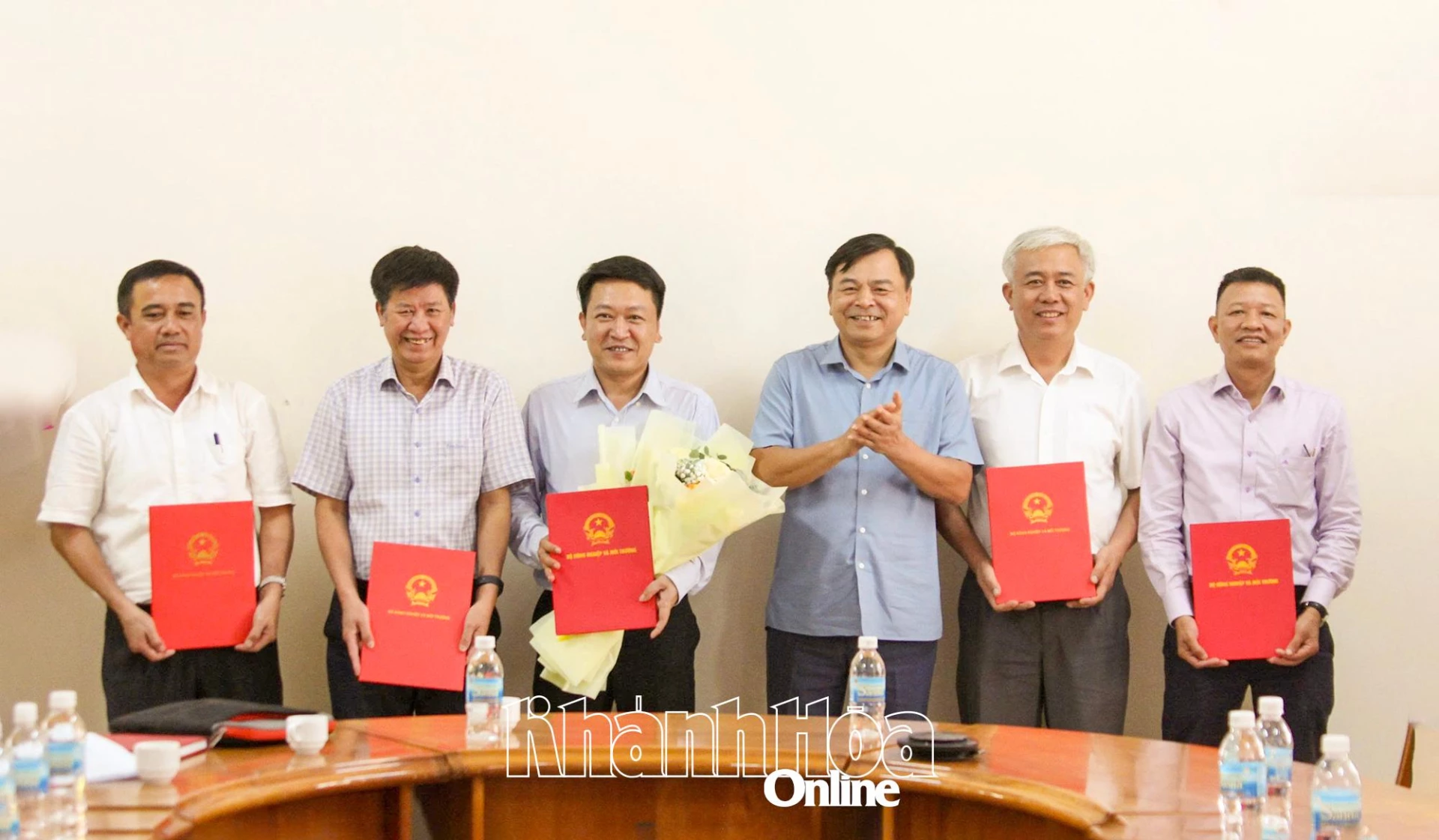 អនុរដ្ឋមន្ត្រី Nguyen Hoang Hiep បានបង្ហាញសេចក្តីសម្រេចជូនថ្នាក់ដឹកនាំក្រុមប្រឹក្សាភិបាលទី៧។
