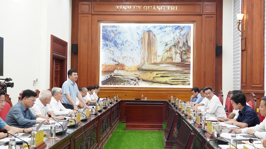 តំណាងក្រុមហ៊ុនឧស្សាហកម្មធ្យូងថ្ម-រ៉ែជាតិវៀតណាមបានជូនដំណឹងអំពីគម្រោងនេះ។