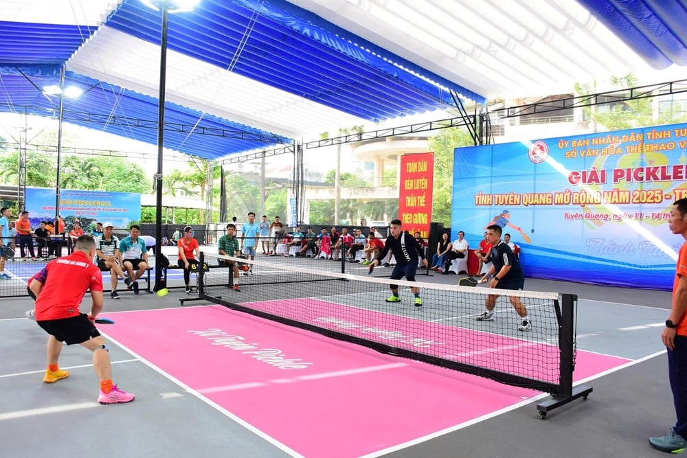 អត្តពលិកជិត 300 នាក់ចូលរួមការប្រកួតកីឡាបាល់បោះ Tuyen Quang Open ឆ្នាំ 2025 - រូបថត 2