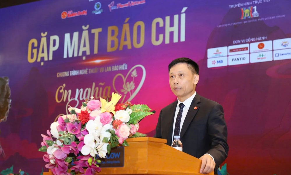 សាស្ត្រាចារ្យរង លោកបណ្ឌិត Nguyen Thanh Loi និពន្ធនាយកកាសែតសេដ្ឋកិច្ច និងទីក្រុង ប្រធានគណៈកម្មាធិការរៀបចំ បាននិយាយនៅក្នុងកិច្ចប្រជុំជាមួយទីភ្នាក់ងារសារព័ត៌មាន។