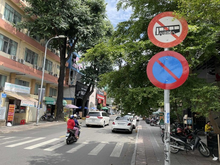 Phường Cầu Ông Lãnh gắn 400 camera ngăn chèo kéo du khách - Ảnh 1.
