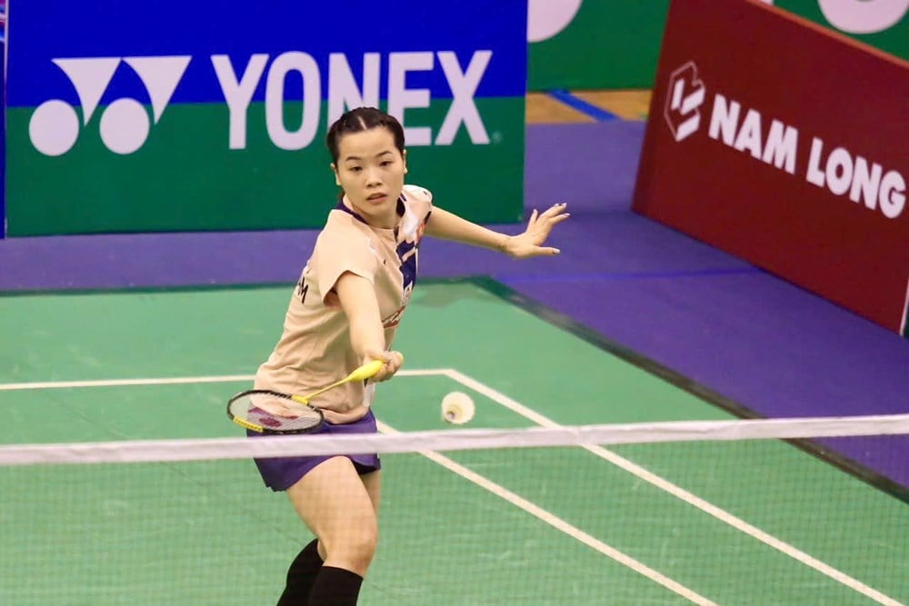 Thuy Linh ផ្លាស់ប្តូរស្ថានភាពដើម្បីឈានចូលវគ្គ ១/៤ នៃការប្រកួតកីឡាវាយសី Vietnam Open 2025 - រូបថត ១