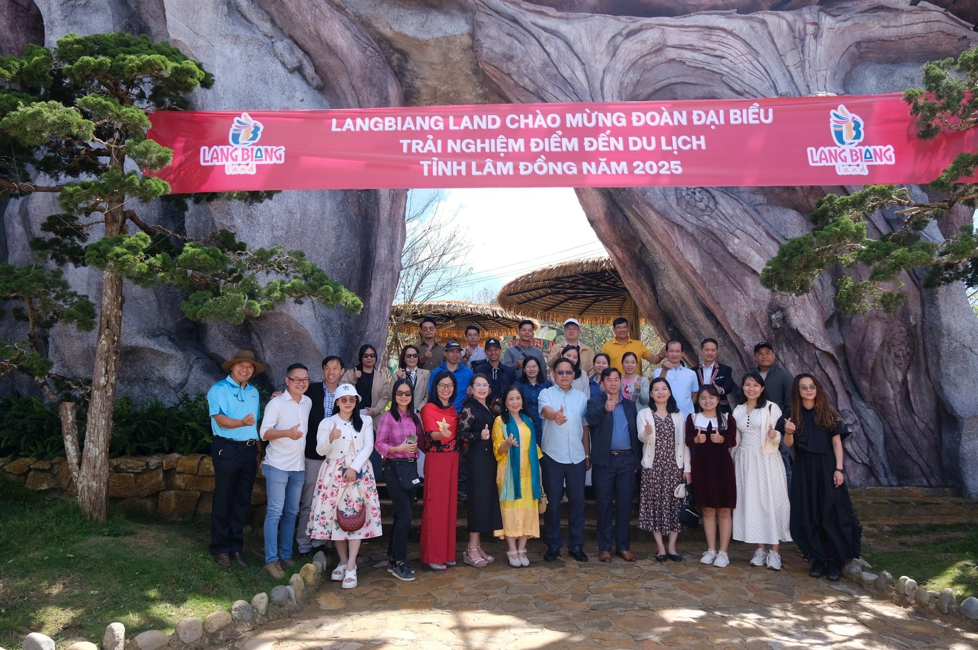 Delegation surveyed at Lang Biang Land Tourist Area (Lang Biang ward)