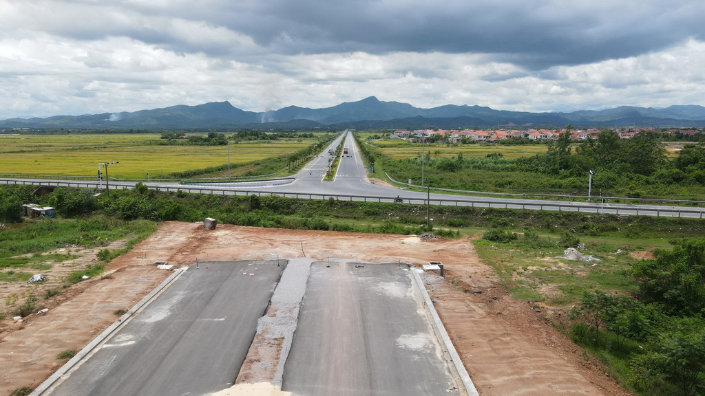 ទីតាំងផ្លូវពីស្ពាន Nhat Le II ទៅផ្លូវវាងទីក្រុង Dong Hoi (ឥឡូវផ្លូវ Dien Bien Phu) មិនអាចតភ្ជាប់បានទេ។
