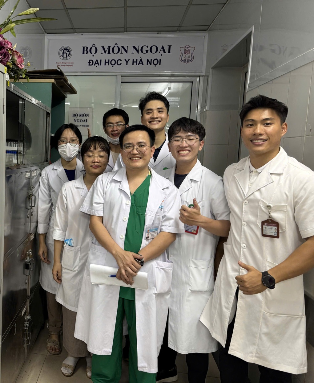 Á khoa bác sĩ nội trú học 12 tiếng mỗi ngày, yêu thích khâu vết thương - 3