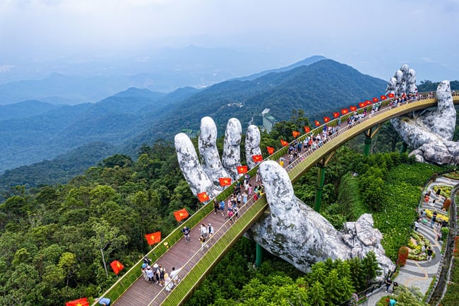 Cán bộ, công chức, viên chức thi đua thực hiện văn hóa công sở: Triển khai sâu, rộng trong toàn ngành VHTTDL - Ảnh 2.