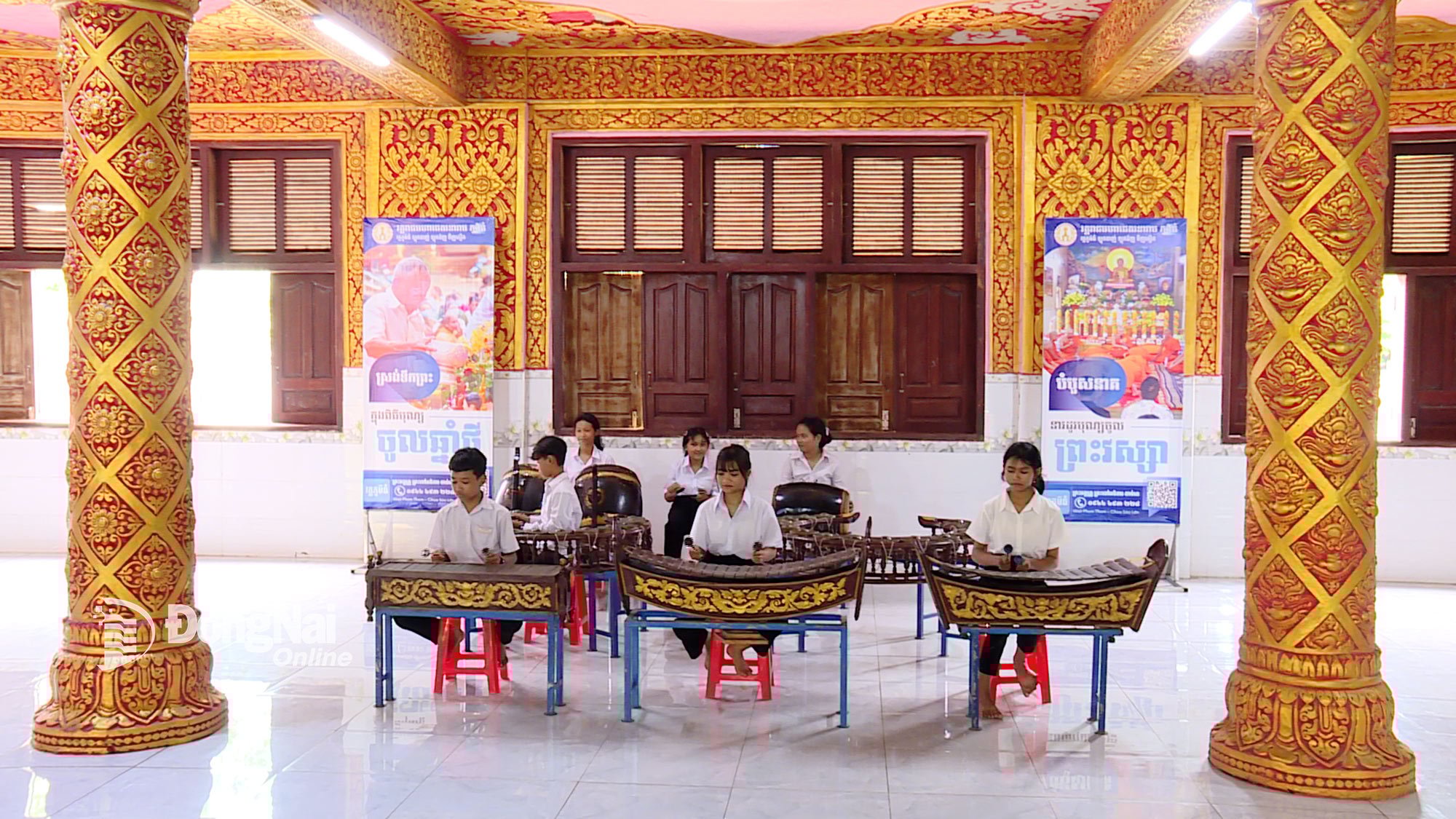 ហាត់លំហ និងឧបករណ៍ភ្លេងក្នុងវង់ភ្លេងពិណពាទ្យនៅវត្តសុកលន់ (ឃុំឡុកហុង)។ រូបថត៖ ទុយ ហ៊ុយ 