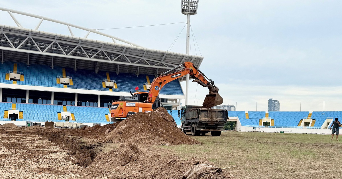 Sân Mỹ Đình lột mặt cỏ cũ, trồng cỏ mới như sân của Man United