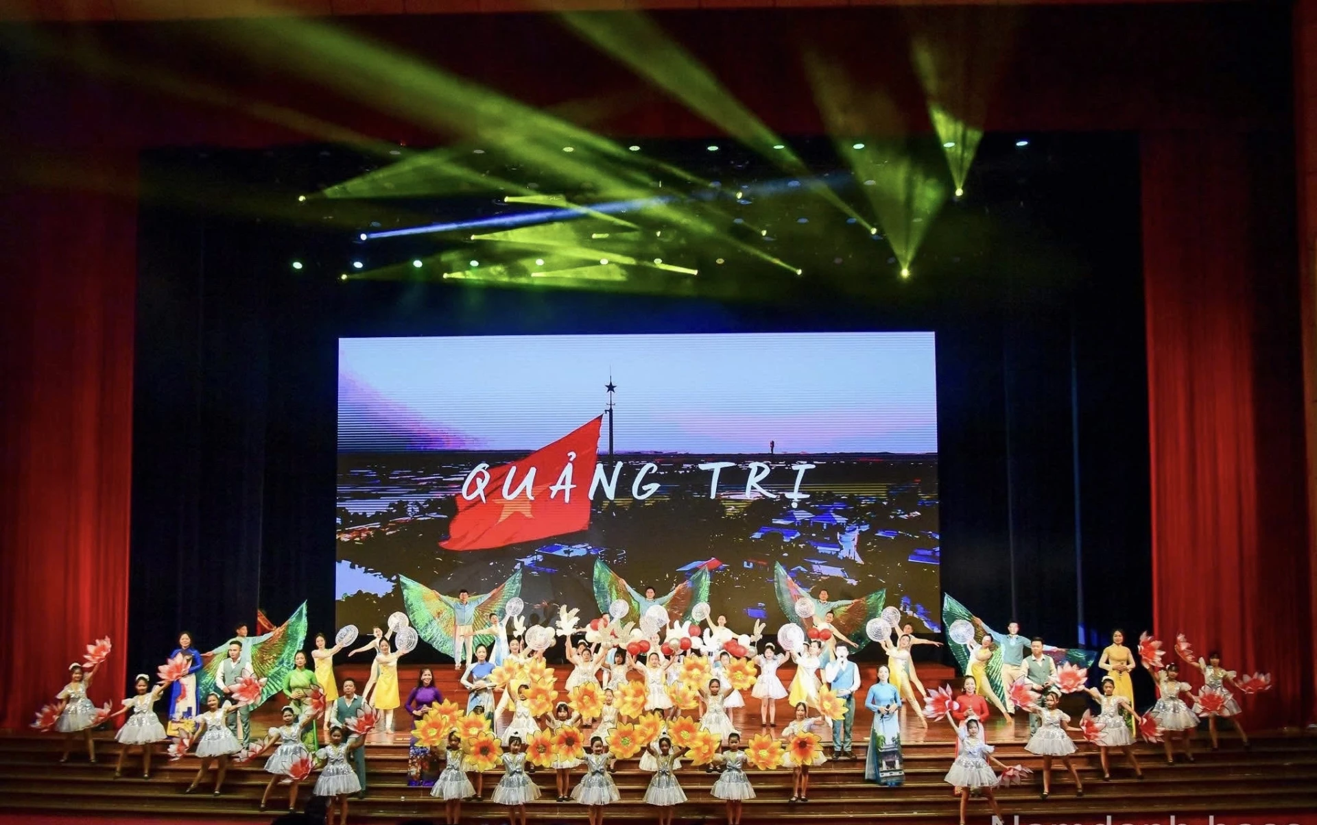 កម្មវិធីសិល្បៈនៃក្រុមសិល្បៈបុរាណតែងតែរក្សានូវសំនៀង និងបទភ្លេងធម្មតារបស់មាតុភូមិ - រូបថត៖ ផ្តល់ដោយក្រុម NTTT